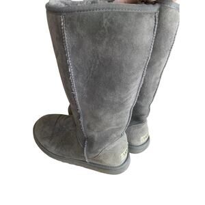 UGG classic tall boots women’s size 8 gray leather sheepskin comfy casual